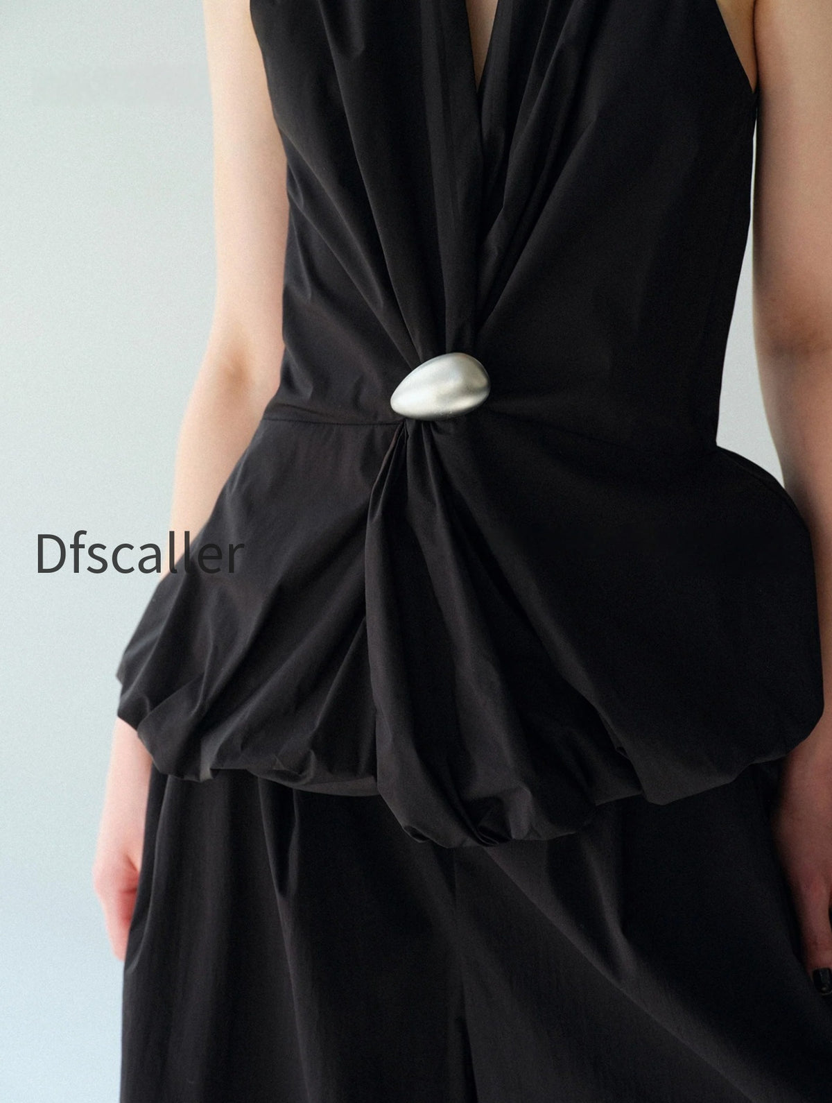 cotton-blend-halter-blouse-with-sculptural-brooch-irregular-knotted-waist-bubble-hem-sleeveless-top