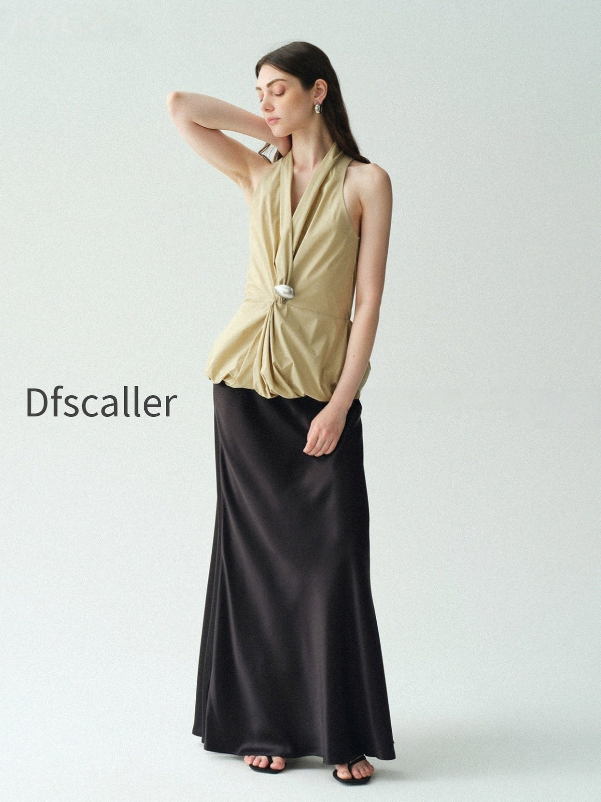 cotton-blend-halter-blouse-with-sculptural-brooch-irregular-knotted-waist-bubble-hem-sleeveless-top